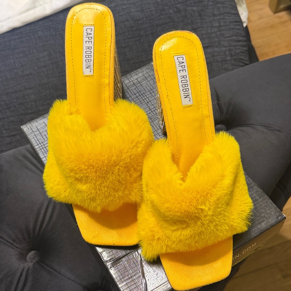 Cape Robbin Women's Yellow Furry Mules